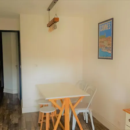 Bord De 4 Pers / 2 Piscines Apartment *